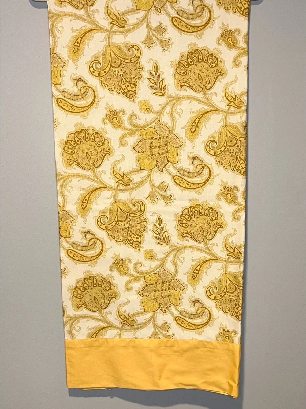 Vintage Jim Thompson 100% Cotton Tablecloth 60x60 NWT Yellow Botanical Paisley